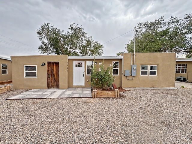 1321-A 15th Street NW, Albuquerque, NM 87104