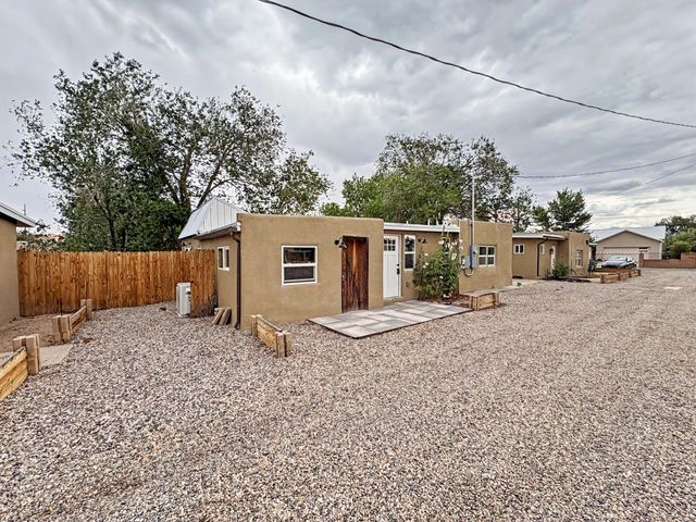 1321-A 15th Street NW, Albuquerque, NM 87104