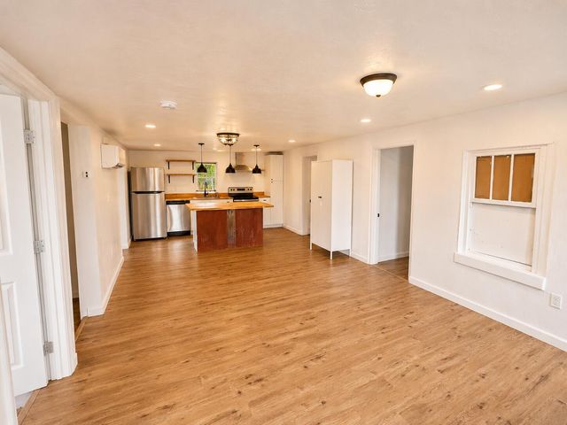 1321-A 15th Street NW, Albuquerque, NM 87104