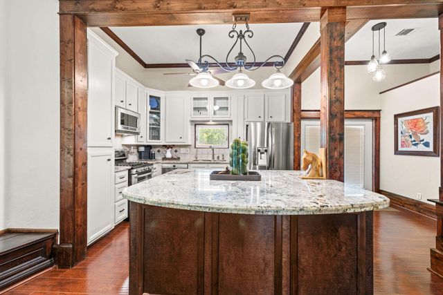 10885 Post Oak Drive, Conroe, TX 77385