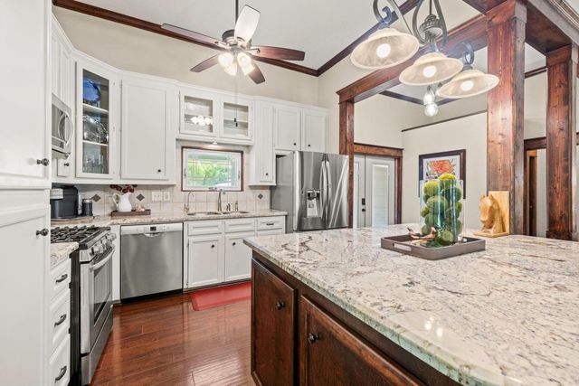 10885 Post Oak Drive, Conroe, TX 77385