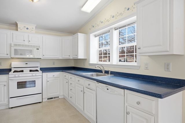 402 Blueberry Cir, Middleboro, MA 02346