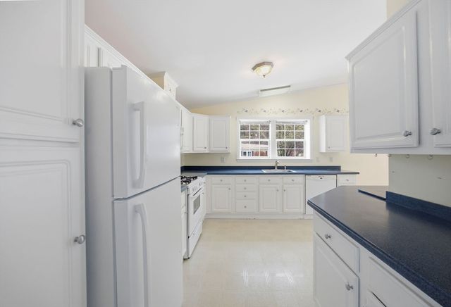 402 Blueberry Cir, Middleboro, MA 02346