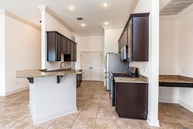 9317 Falling Oak Dr, Baton Rouge, LA 70817