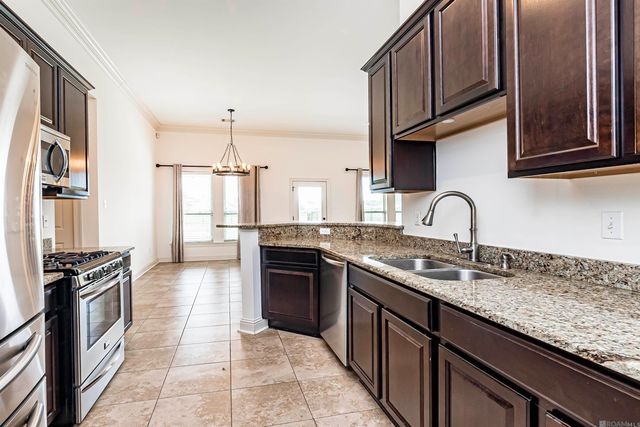 9317 Falling Oak Dr, Baton Rouge, LA 70817