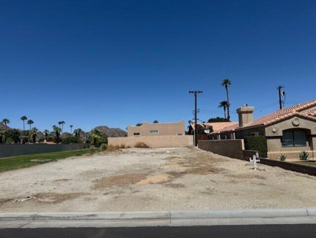 Image 2 of property listing at 55 Saguaro Rd, La Quinta, CA 92253