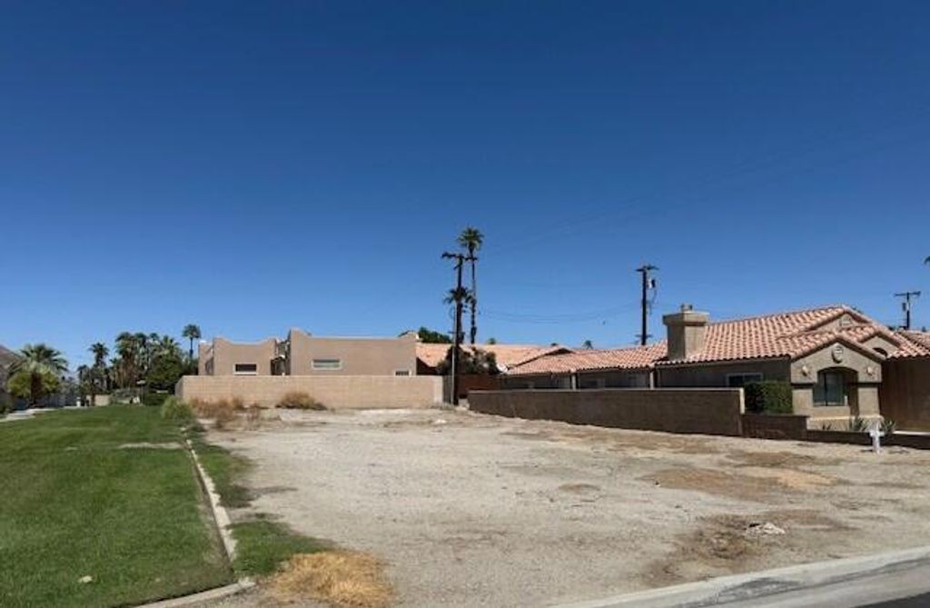 Image 3 of property listing at 55 Saguaro Rd, La Quinta, CA 92253