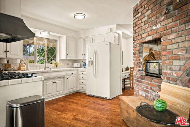 23431 Clarendon Street, Woodland Hills (los Angeles), CA 91367