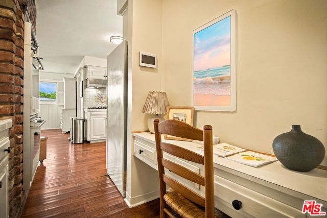23431 Clarendon Street, Woodland Hills (los Angeles), CA 91367