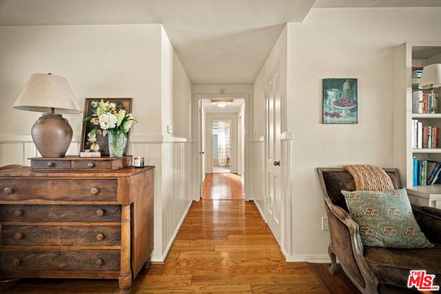 23431 Clarendon Street, Woodland Hills (los Angeles), CA 91367