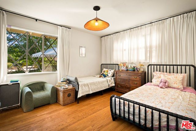 23431 Clarendon Street, Woodland Hills (los Angeles), CA 91367