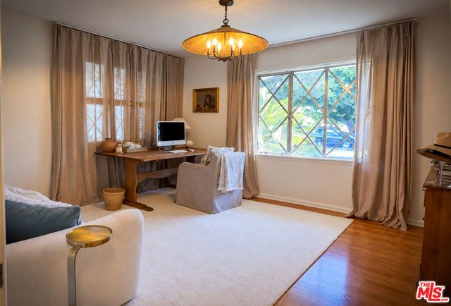 23431 Clarendon Street, Woodland Hills (los Angeles), CA 91367