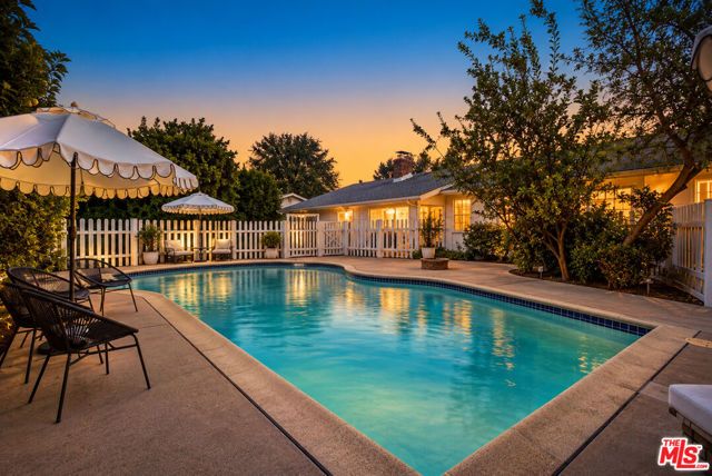 23431 Clarendon Street, Woodland Hills (los Angeles), CA 91367
