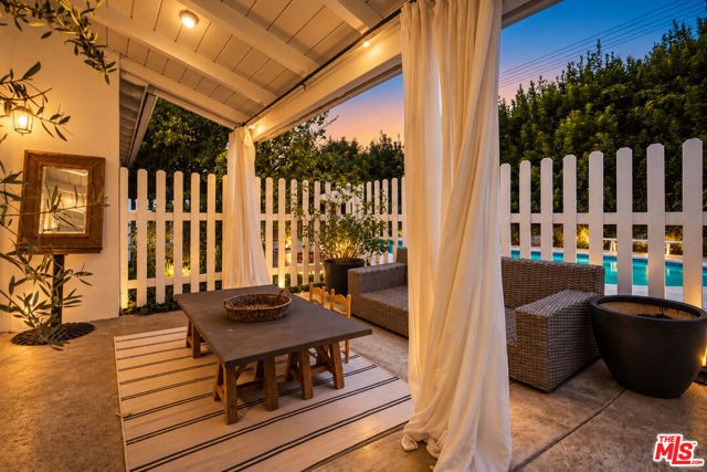 23431 Clarendon Street, Woodland Hills (los Angeles), CA 91367