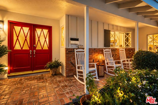 23431 Clarendon Street, Woodland Hills (los Angeles), CA 91367