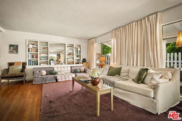 23431 Clarendon Street, Woodland Hills (los Angeles), CA 91367