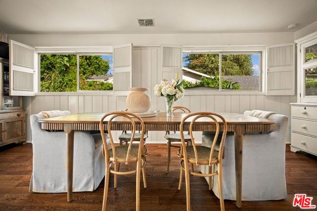 23431 Clarendon Street, Woodland Hills (los Angeles), CA 91367
