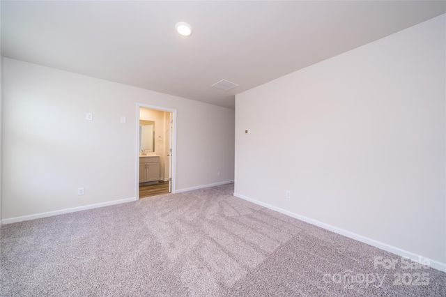 8105 Hidden Springs Trail, Charlotte, NC 28216