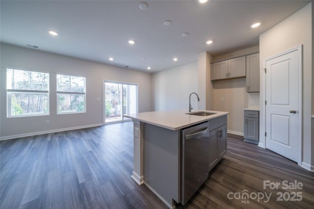 8105 Hidden Springs Trail, Charlotte, NC 28216