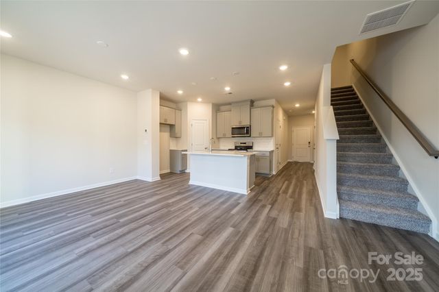 8105 Hidden Springs Trail, Charlotte, NC 28216