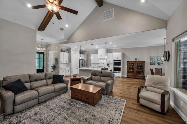 372 Grand View, Huntsville, TX 77340