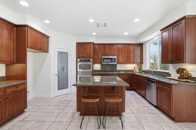 2226 TORC MOUNTAIN Ln, Lincoln, CA 95648