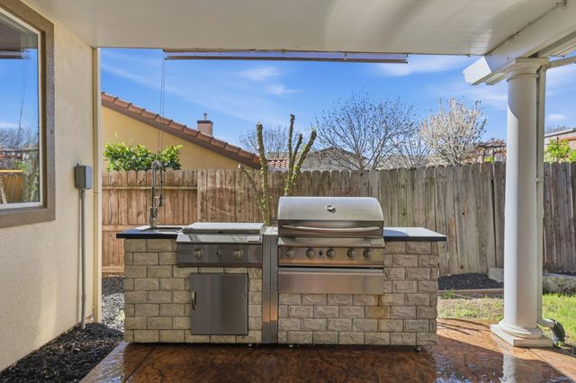 2226 TORC MOUNTAIN Ln, Lincoln, CA 95648