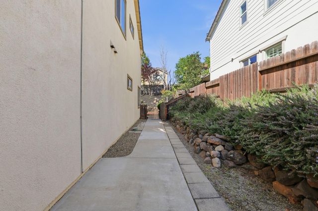 2226 TORC MOUNTAIN Ln, Lincoln, CA 95648