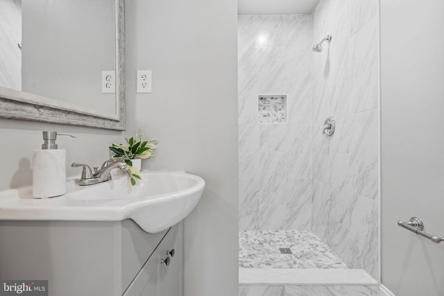 2210 BRYAN PL SE, Washington, DC 20020