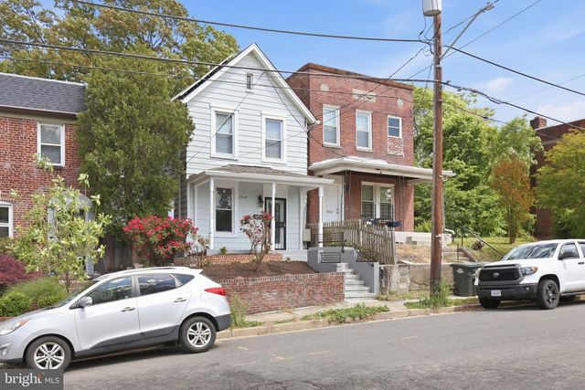 2210 BRYAN PL SE, Washington, DC 20020