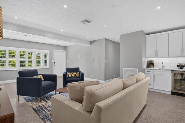 2627 NE 10th Avenue, Wilton Manors, FL 33334