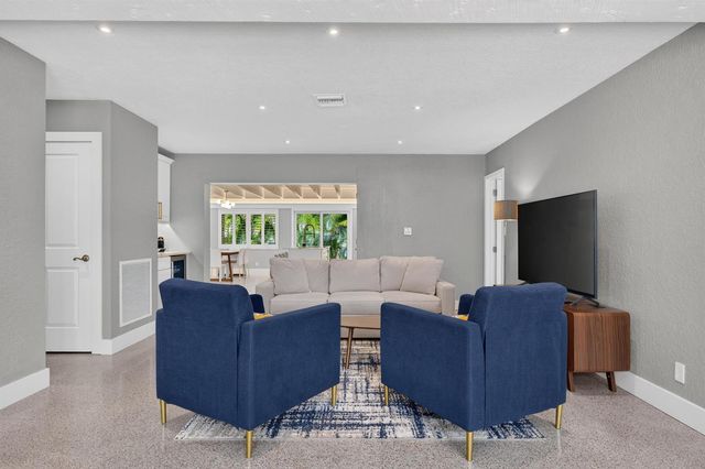 2627 NE 10th Avenue, Wilton Manors, FL 33334