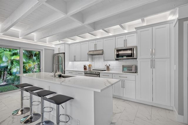 2627 NE 10th Avenue, Wilton Manors, FL 33334