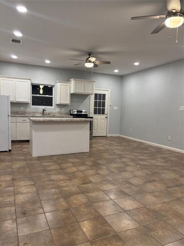 1615 Beech Dr Drive, Conroe, TX 77385