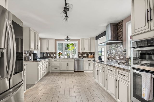 29 Poppy Drive, Cranston, RI 02920