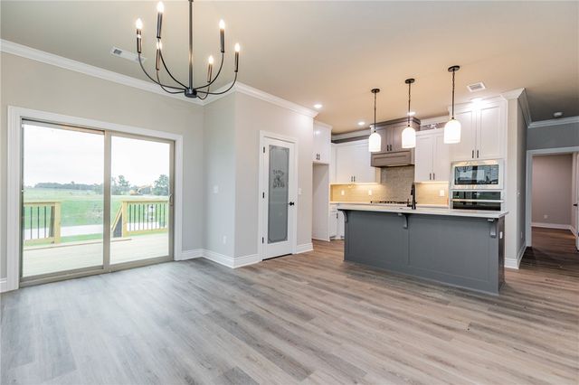 6608 SW Orange Avenue, Bentonville, AR 72713