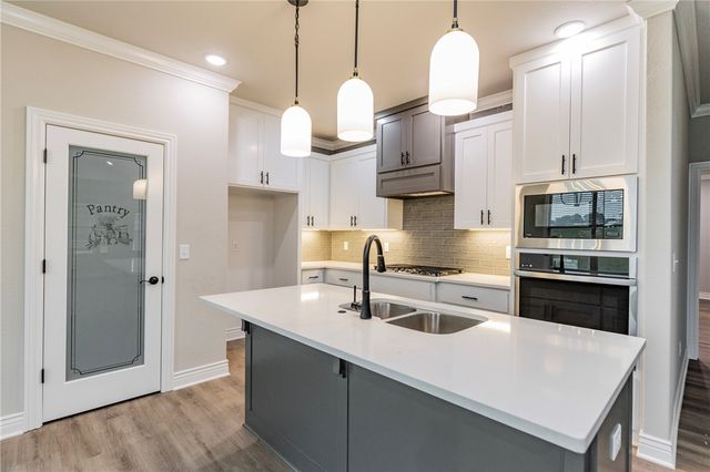 6608 SW Orange Avenue, Bentonville, AR 72713