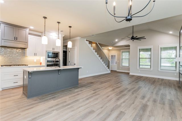6608 SW Orange Avenue, Bentonville, AR 72713