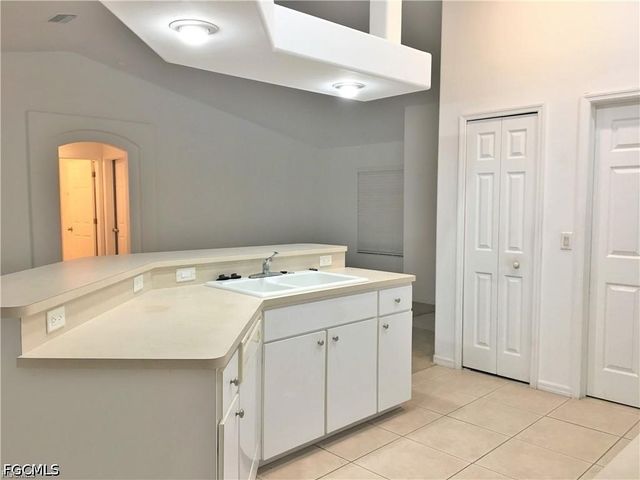 2221 SW 8th PL, Cape Coral, FL 33991