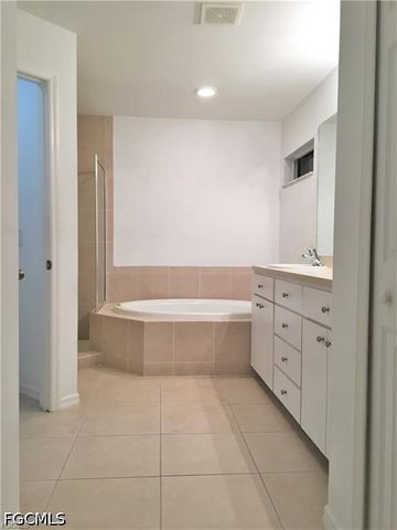 2221 SW 8th PL, Cape Coral, FL 33991