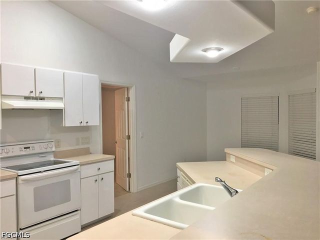 2221 SW 8th PL, Cape Coral, FL 33991
