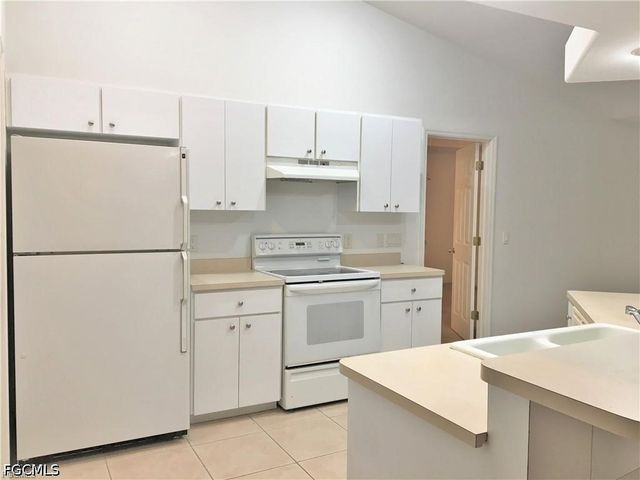 2221 SW 8th PL, Cape Coral, FL 33991