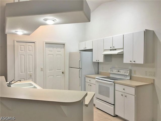 2221 SW 8th PL, Cape Coral, FL 33991
