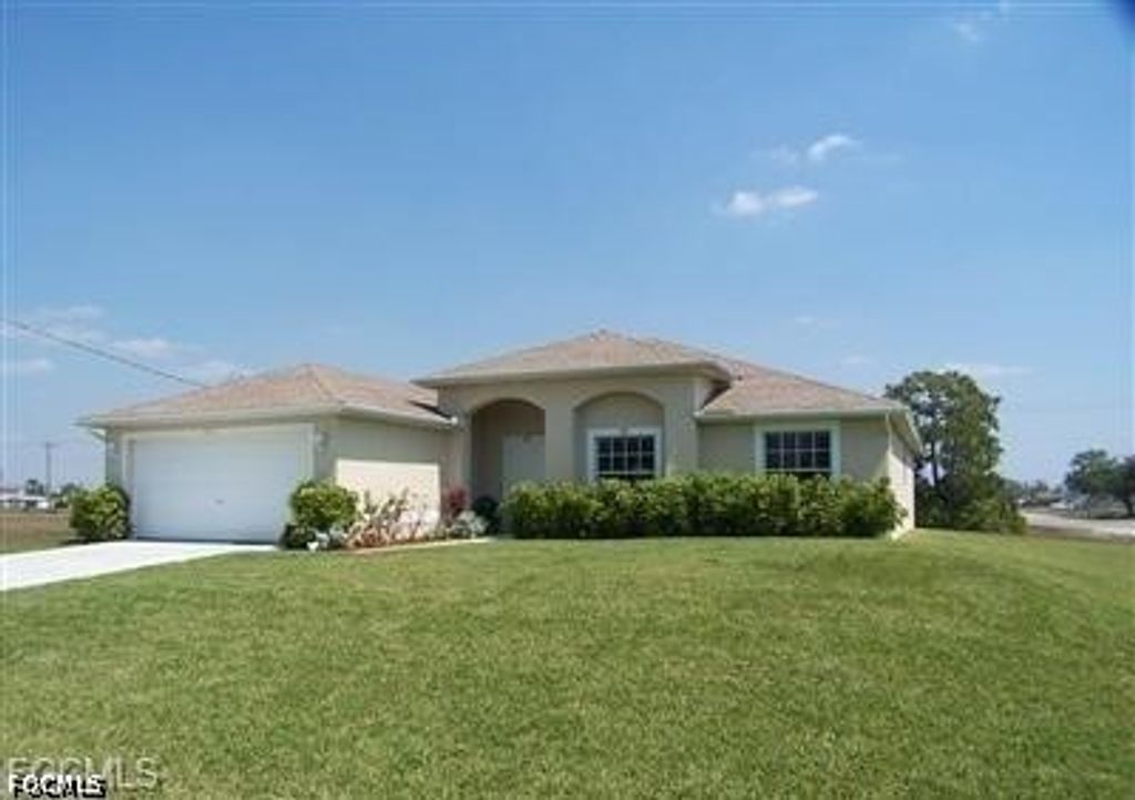 2221 SW 8th PL, Cape Coral, FL 33991