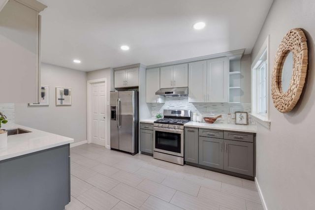 3201-3203 Hoover Street, Redwood City, CA 94063
