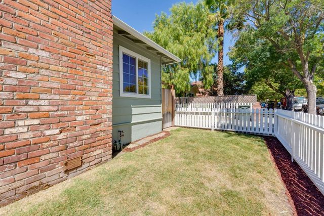 3201-3203 Hoover Street, Redwood City, CA 94063