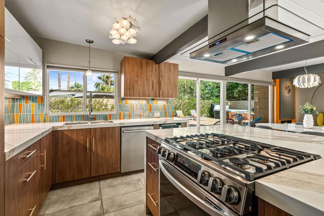212 N Jill Circle, Palm Springs, CA 92262