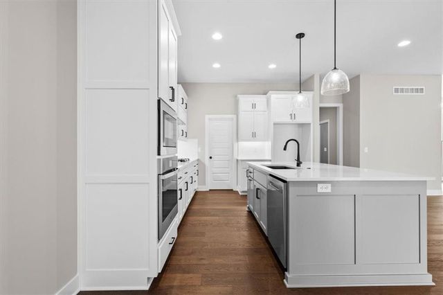 14625 Amanda Lane, Basehor, KS 66007