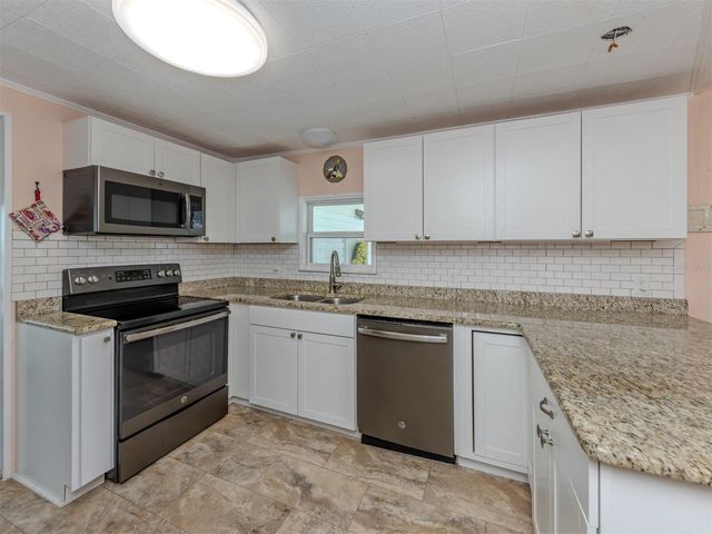 98 LAKEVIEW DRIVE, North Port, FL 34287