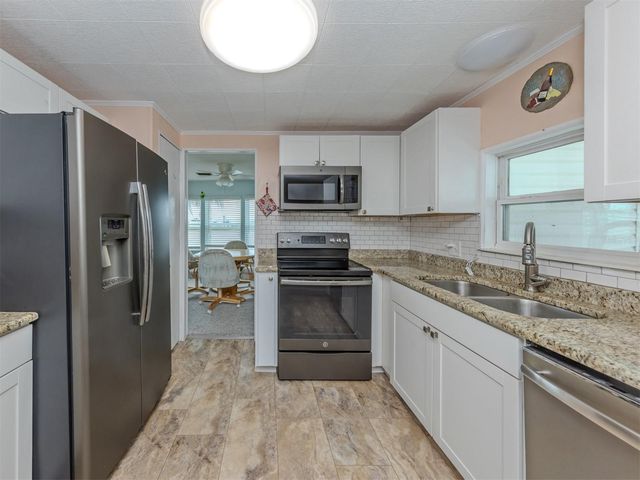 98 LAKEVIEW DRIVE, North Port, FL 34287